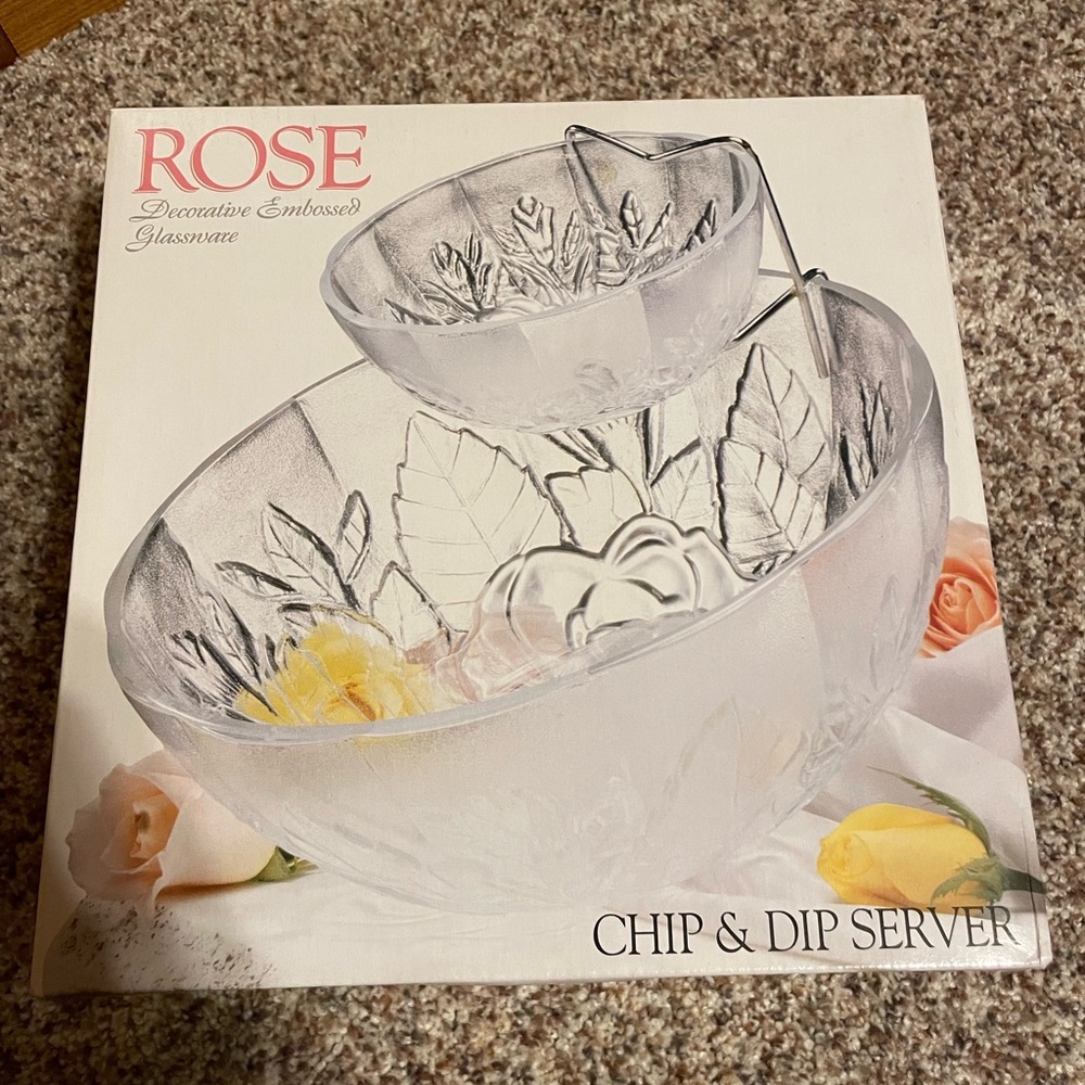 Negotiable Vintage Rose Chip & Dip Set